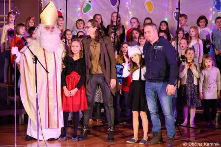 Miklavžev koncert na Osnovni šoli Toma Brejca napolnil telovadnico do zadnjega kotička (50)